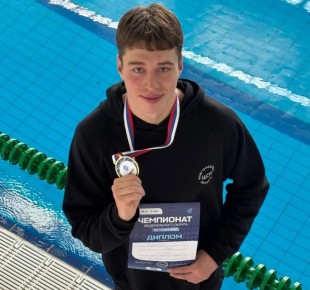 Новгородец Егор Бабинич завоевал три золотых медали на чемпионате Северо-Запада по плаванию