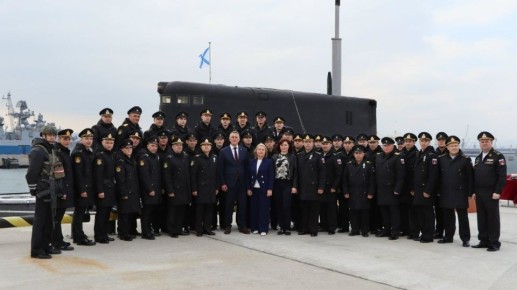 «Крестная мама» подводной лодки Б-268 «Великий Новгород», депутат Новгородской областной Думы Лариса Сергухина приняла участие в торжественном построении экипажа по случаю 10-летия со дня спуска на воду боевого корабля