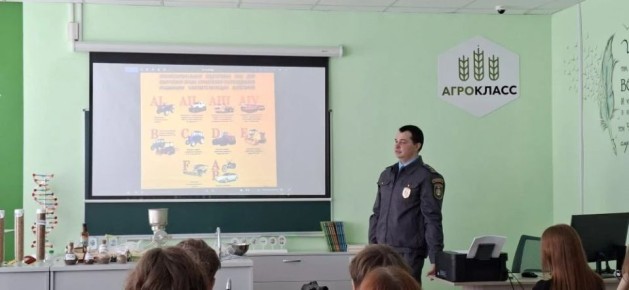 Крестецкие школьники узнали о работе департамента Гостехнадзора