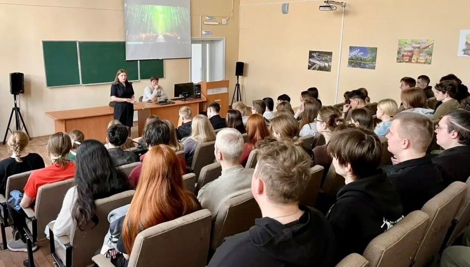 С нюансами управления двухколесными механическими транспортными средствами и транспортом, имеющим электрический двигатель, познакомились студенты Химико-Технологического института НовГУ имени Ярослава Мудрого на лекциях при...