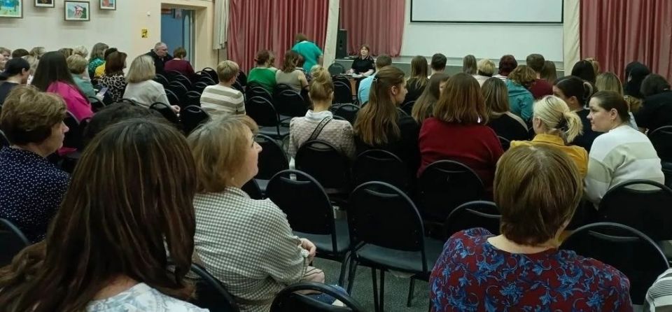 Встреча, посвященная вопросам профилактики и предупреждения детского дорожно-транспортного травматизма, объединила на площадке гимназии сотрудников Госавтоинспекции и представителей педагогического сообщества Валдайского...