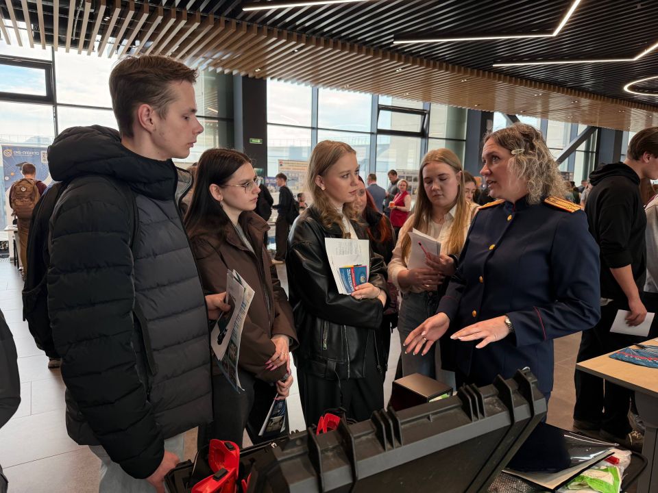 В Великом Новгороде представители Следственного комитета приняли участие в «Днях карьеры»