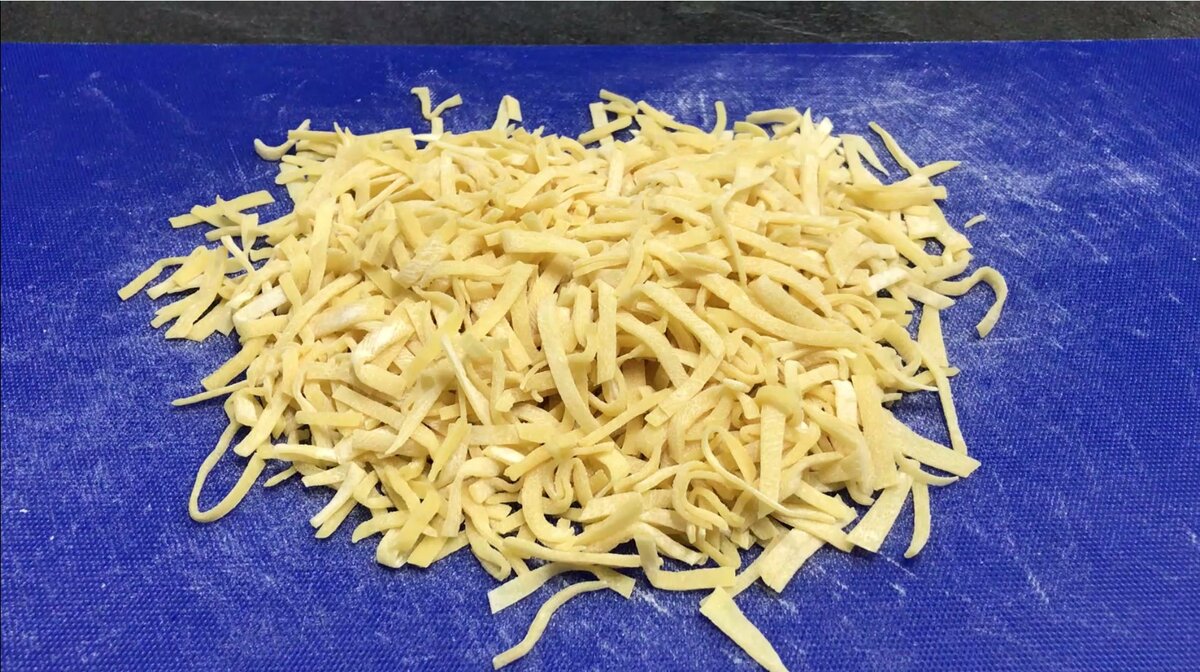 Вкусная домашняя яичная лапша всего за 50 рублей: простой рецепт с тремя ингредиентами
