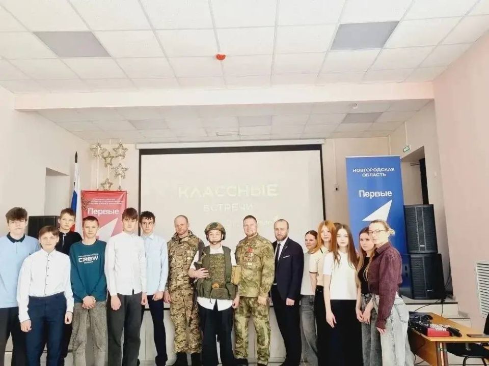 Участники проекта «СВОи Герои 53» в рамках губернаторского проекта «Помощь рядом» организовали очередную встречу с учениками 8–11 классов Пролетарской школы