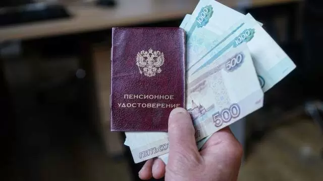 Пособие по безработице для пенсионеров и предпенсионеров: кого это касается?