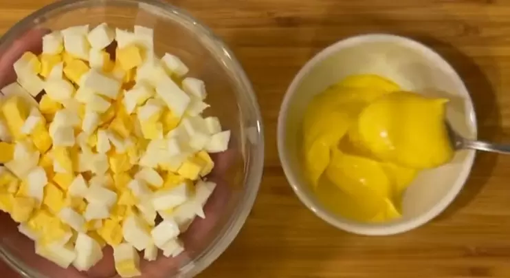 Как элементарный салат стал частью новогоднего стола