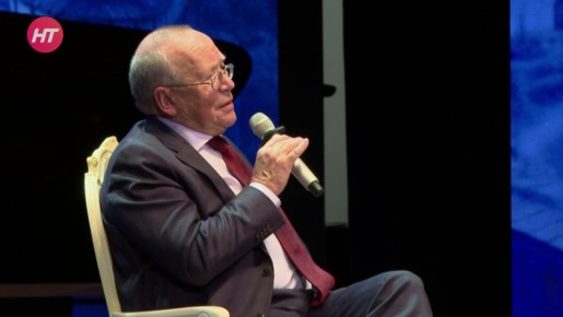 В Великом Новгороде школьники и студенты встретились с профессором МГИМО