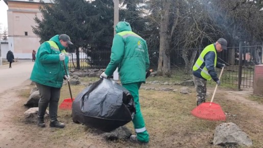 Коммунальные службы Великого Новгорода привели в порядок территории, прилегающие к храмам и церквям