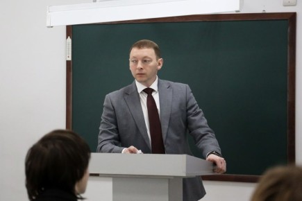 Валерий Яковлев провел открытый урок для новгородских старшеклассников