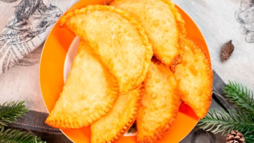 Сочные чебуреки с курицей и креветками