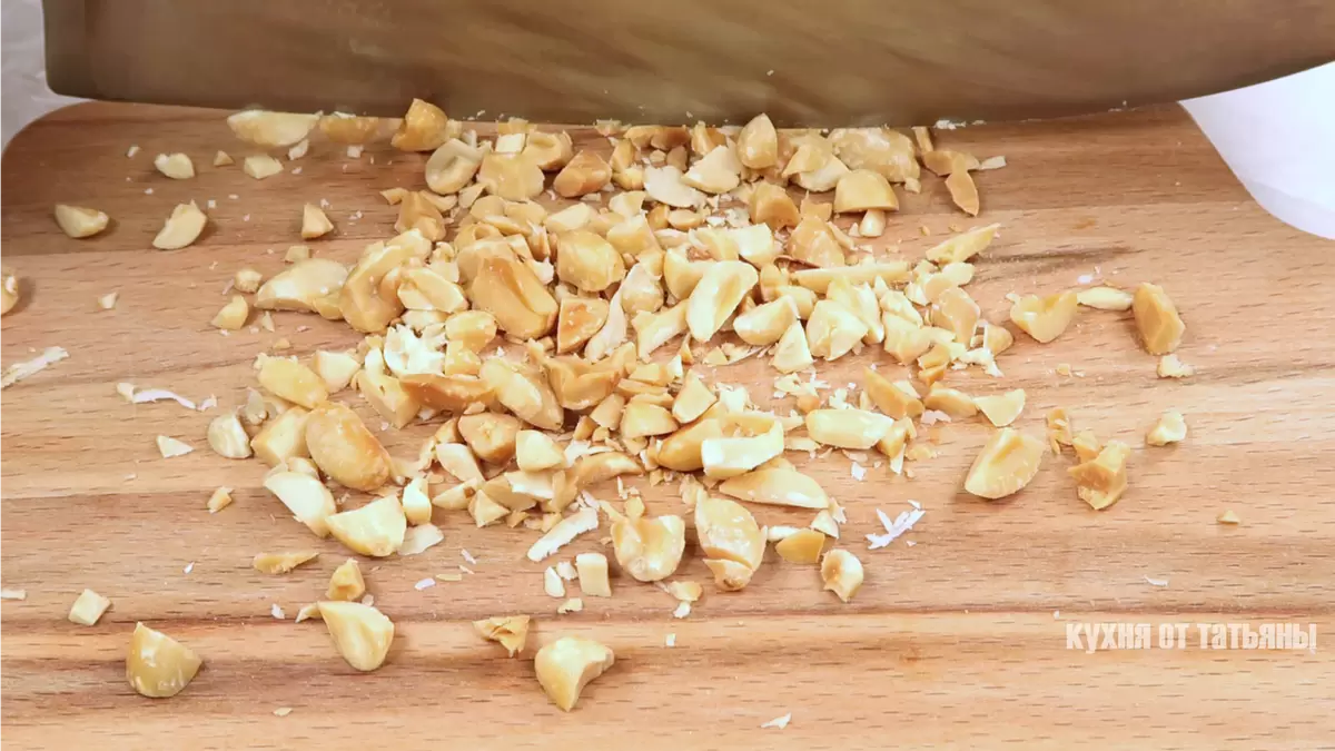 Нежный кекс с орехами и фруктами: простое лакомство на каждый день