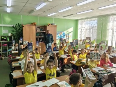 Окуловские первоклассники о безопасности на воде знают на "отлично"