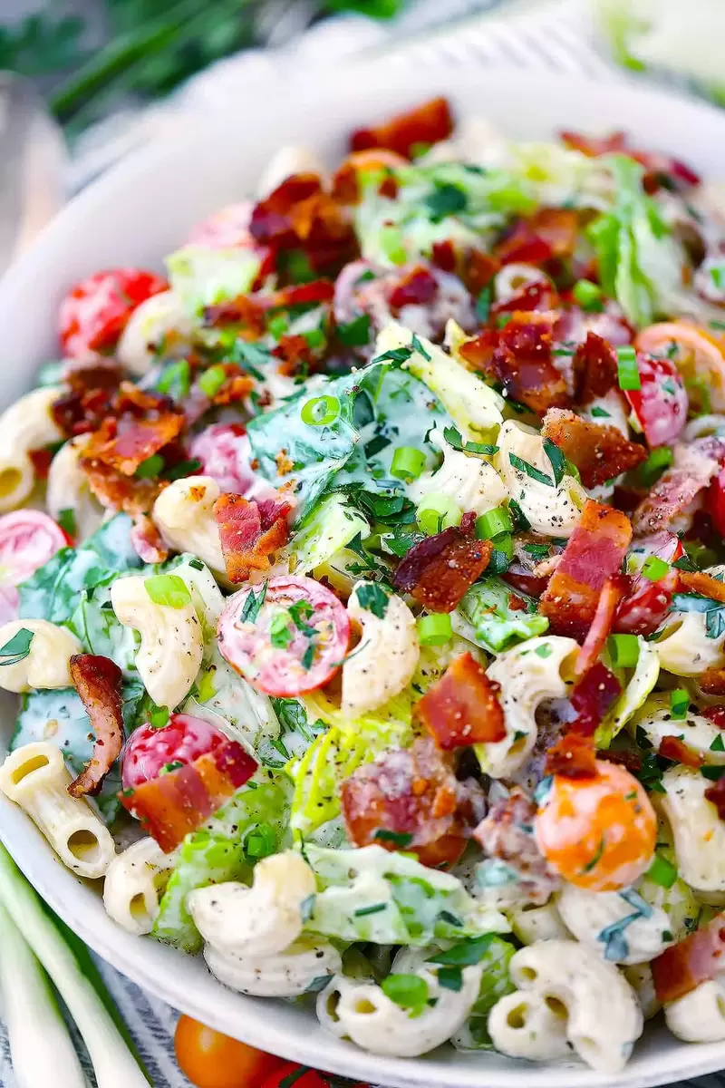 Салат с макаронами и беконом: идеальное блюдо для летнего пикника