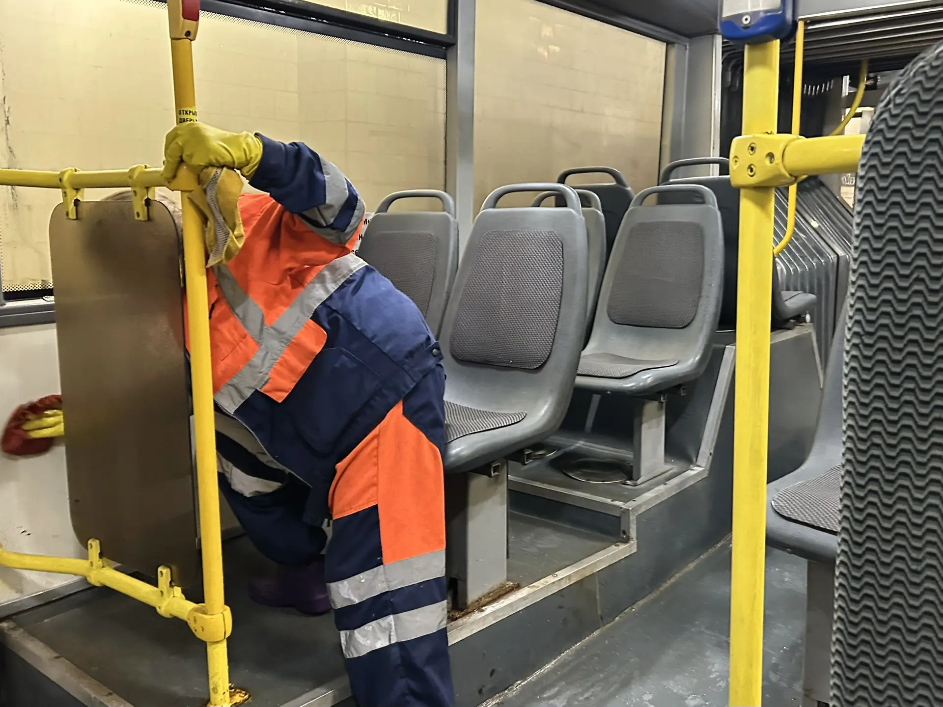 Городской перевозчик показал, как проходит ежедневная мойка автобусов Городской перевозчик показал, как проходит ежедневная мойка автобусов