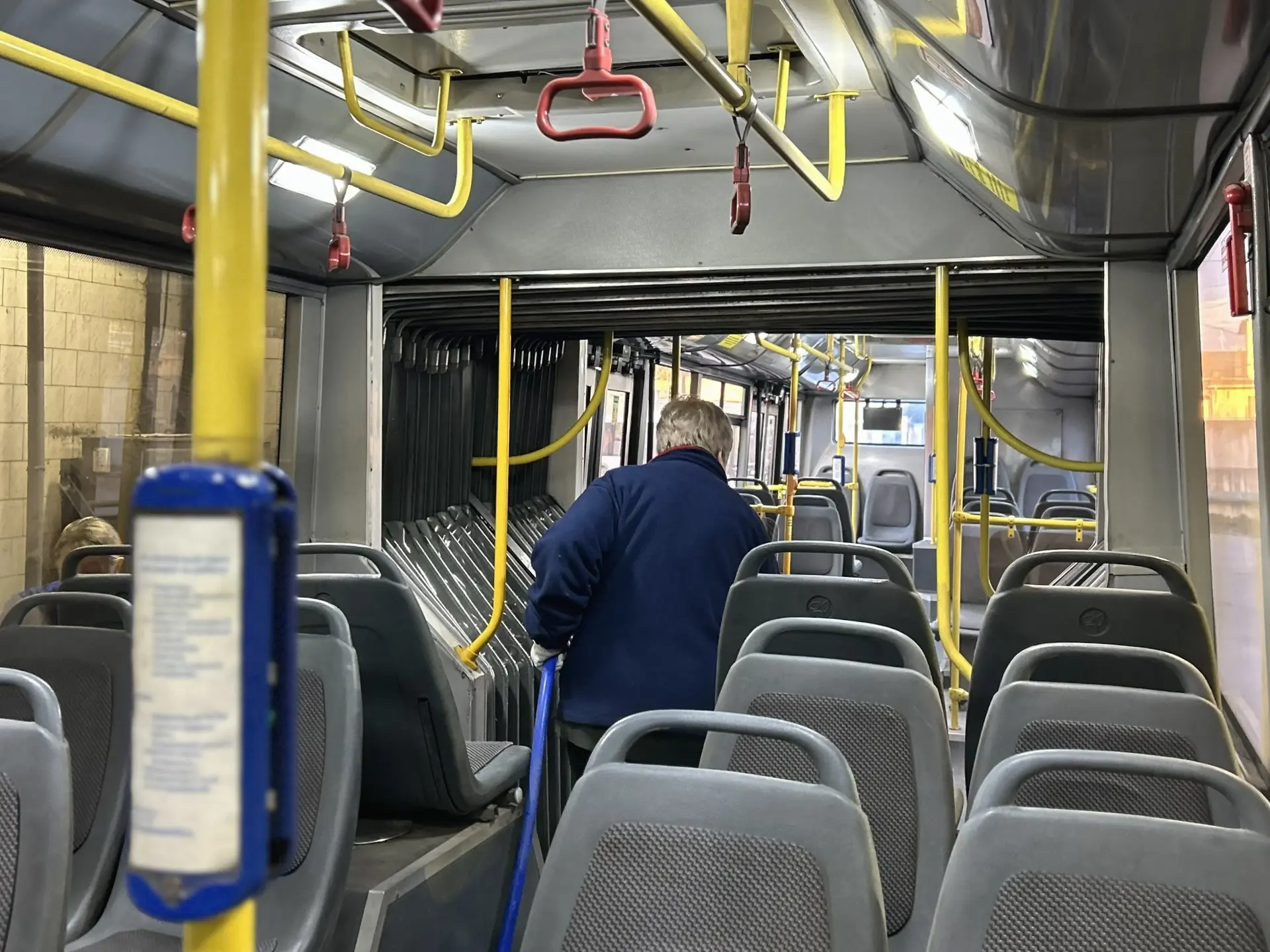 Городской перевозчик показал, как проходит ежедневная мойка автобусов Городской перевозчик показал, как проходит ежедневная мойка автобусов