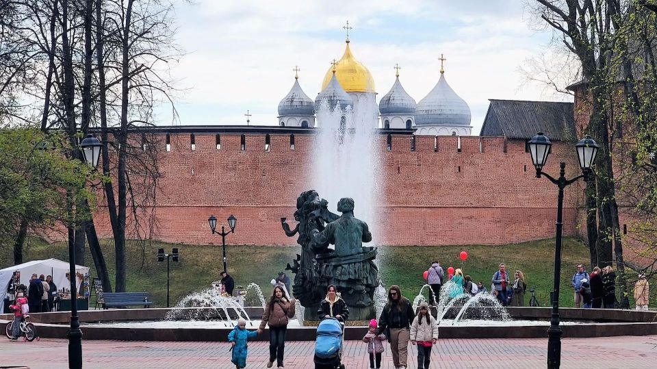 Александр Розбаум: Уважаемые Новгородцы!. . Сегодня в Праздник Весны и Труда начали работу наши городские фонтаны