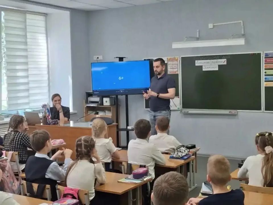 Глава новгородской минцифры разобрал методики идентификации мошенников со школьниками Боровичей