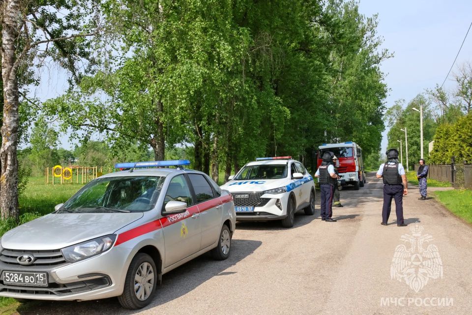 Без паники, по алгоритму. В школе-интернате № 5 в деревне Подберезье прошла плановая антитеррористическая тренировка с участием сотрудников МЧС России, Росгвардии и полиции Без паники, по алгоритму. В школе-интернате № 5 в деревне Подберезье прошла плановая антитеррористическая тренировка с участием сотрудников МЧС России, Росгвардии и полиции