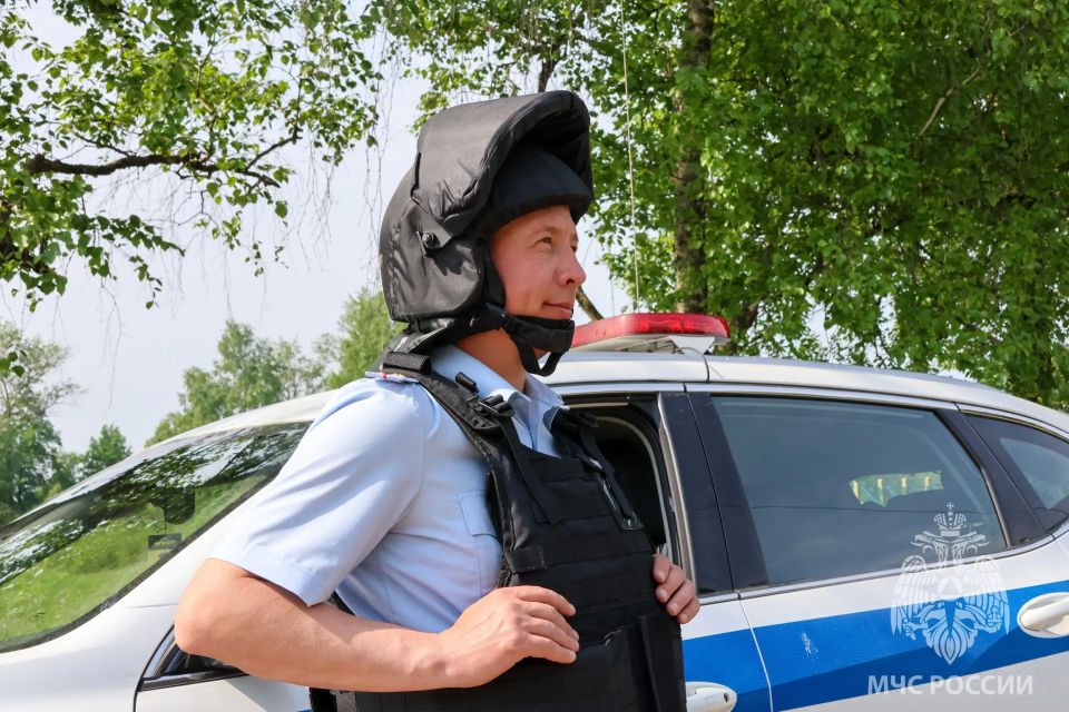 Без паники, по алгоритму. В школе-интернате № 5 в деревне Подберезье прошла плановая антитеррористическая тренировка с участием сотрудников МЧС России, Росгвардии и полиции Без паники, по алгоритму. В школе-интернате № 5 в деревне Подберезье прошла плановая антитеррористическая тренировка с участием сотрудников МЧС России, Росгвардии и полиции