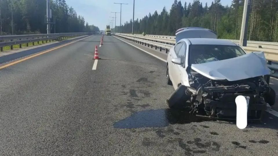 Молодой человек и девушка пострадали в ДТП на М-11 в Окуловском округе
