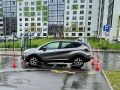 В Великом Новгороде автомобиль во дворе дома сбил девочку