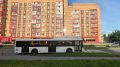В Великом Новгороде иномарка столкнулась с автобусом при перестроении