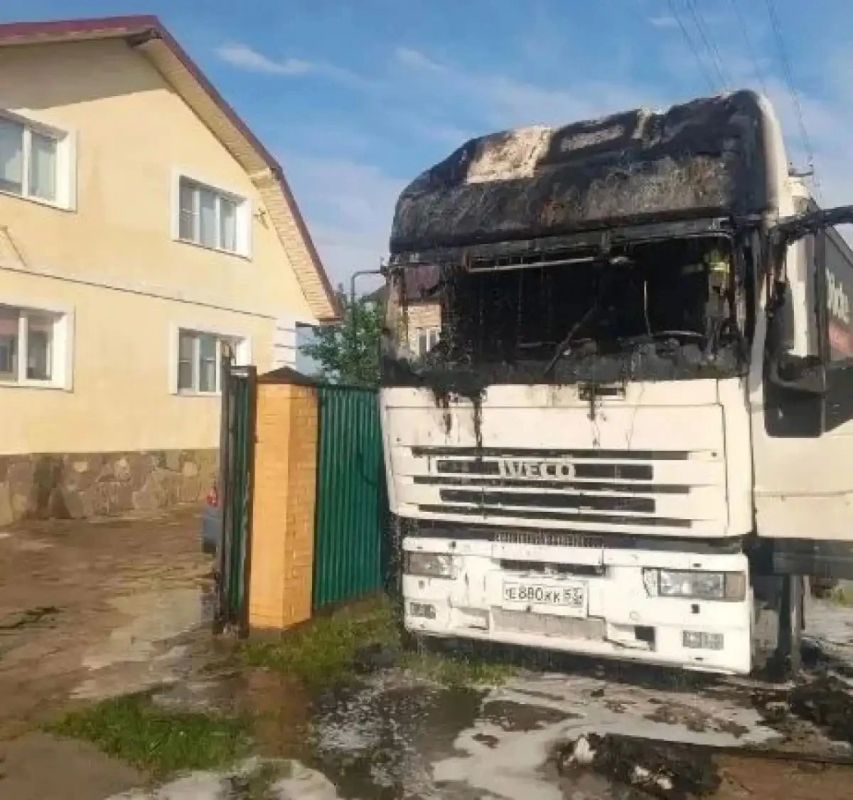 Фура в Новгородском округе могла загореться от удара молнии