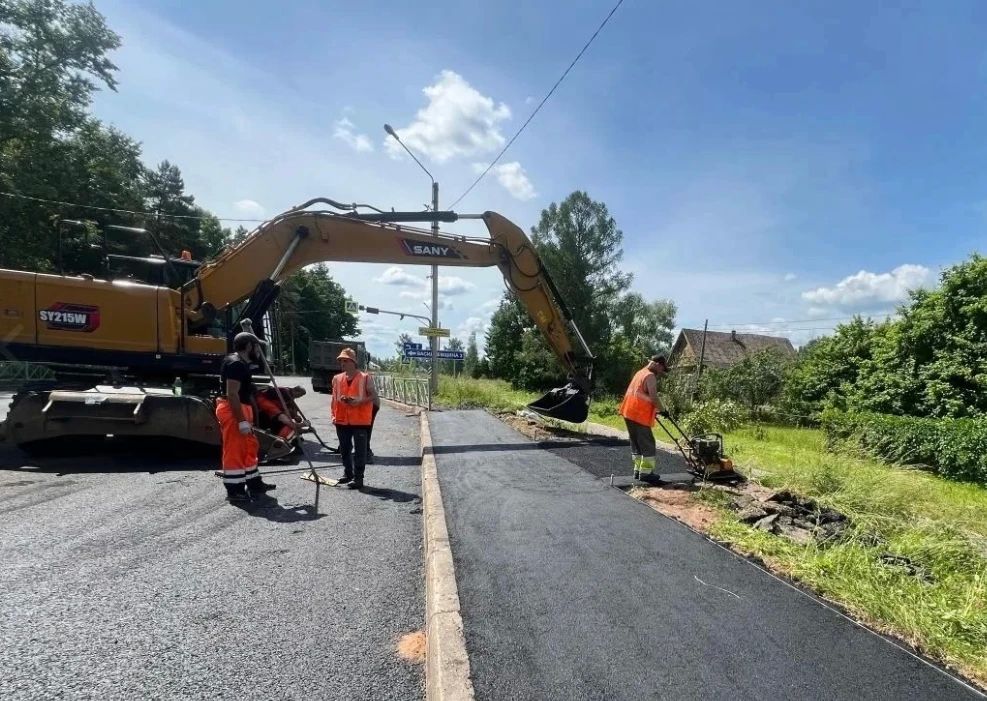 В Старорусском округе завершается ремонт дороги опорной сети региона В Старорусском округе завершается ремонт дороги опорной сети региона