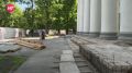 В Великом Новгороде продолжается капремонт входной зоны здания Дворянского собрания