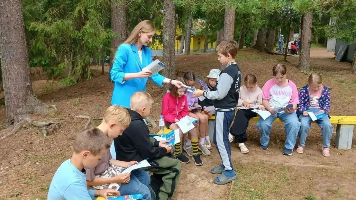 Новгородские полицейские и спасатели провели межведомственную акцию по безопасности в лагере «Олимпиец» Новгородские полицейские и спасатели провели межведомственную акцию по безопасности в лагере «Олимпиец»