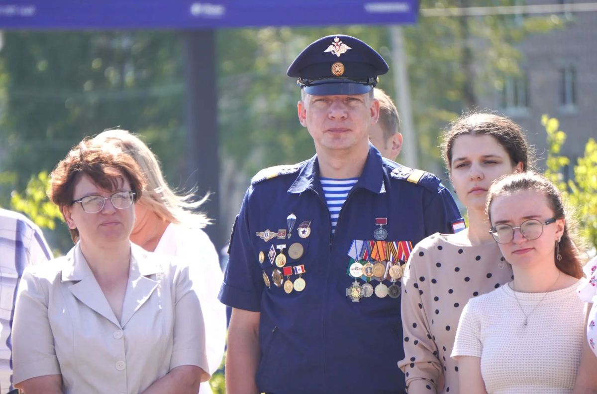 Александр Розбаум: Уважаемые Новгородцы!. В День рождения государственного деятеля и поэта Гавриила Романовича Державина по сложившейся традиции у памятника Гавриилу Романовичу прошло торжественное мероприятие, приуроченное... Александр Розбаум: Уважаемые Новгородцы!. В День рождения государственного деятеля и поэта Гавриила Романовича Державина по сложившейся традиции у памятника Гавриилу Романовичу прошло торжественное мероприятие, приуроченное...