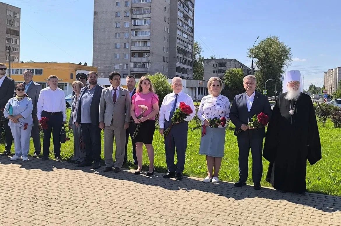Александр Розбаум: Уважаемые Новгородцы!. В День рождения государственного деятеля и поэта Гавриила Романовича Державина по сложившейся традиции у памятника Гавриилу Романовичу прошло торжественное мероприятие, приуроченное... Александр Розбаум: Уважаемые Новгородцы!. В День рождения государственного деятеля и поэта Гавриила Романовича Державина по сложившейся традиции у памятника Гавриилу Романовичу прошло торжественное мероприятие, приуроченное...