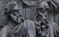 На памятнике «Тысячелетие России» есть фигуры Кирилла и Мефодия