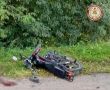 В новгородском посёлке Пролетарий водитель мопеда врезался в автомобиль