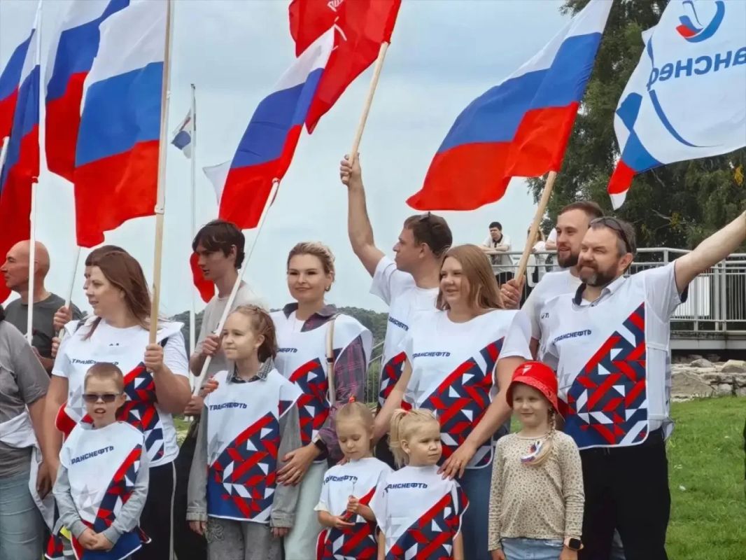 Около 100 новгородцев прошли «Дорогой героев Волховского фронта» Около 100 новгородцев прошли «Дорогой героев Волховского фронта»