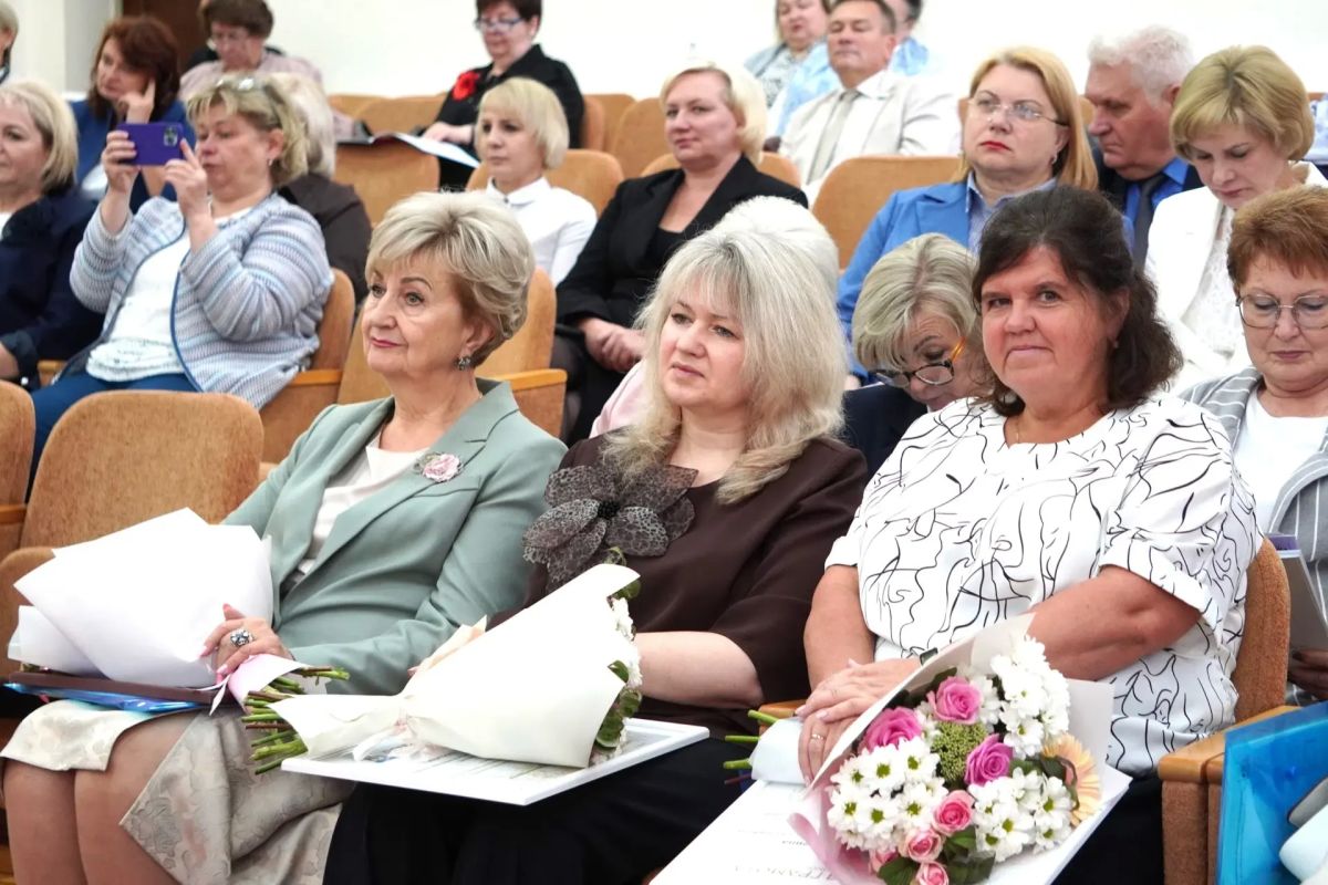 Августовская педогогическая конференция прошла в Великом Новгороде Августовская педогогическая конференция прошла в Великом Новгороде