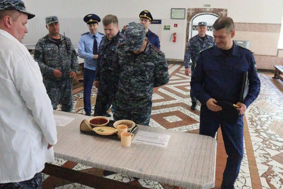 Заместитель прокурора Новгородской области Дмитрий Семенов посетил ФКУ ИК-7 регионального УФСИН России (колония строгого режима в п. Панковка), где провел прием осужденных и проверил условиях их содержания Заместитель прокурора Новгородской области Дмитрий Семенов посетил ФКУ ИК-7 регионального УФСИН России (колония строгого режима в п. Панковка), где провел прием осужденных и проверил условиях их содержания