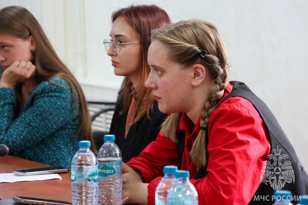 Поиск потерявшихся в природной среде стал темой пресс-конференции, которая прошла в Главном управлении МЧС России по Новгородской области Поиск потерявшихся в природной среде стал темой пресс-конференции, которая прошла в Главном управлении МЧС России по Новгородской области