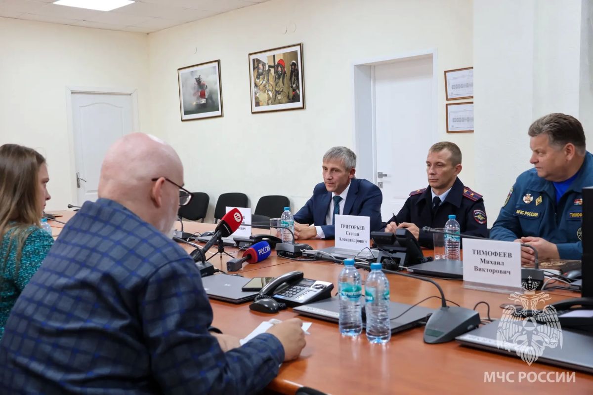 Поиск потерявшихся в природной среде стал темой пресс-конференции, которая прошла в Главном управлении МЧС России по Новгородской области Поиск потерявшихся в природной среде стал темой пресс-конференции, которая прошла в Главном управлении МЧС России по Новгородской области