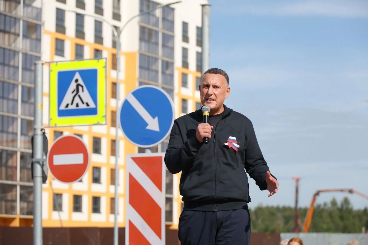 Александр Розбаум: Уважаемые Новгородцы!. . Сегодня в День города вместе с Губернатором области Александром Валентиновичем Дроновым и жителями Державинского района открыли движение по новому участку улицы Большая Московская Александр Розбаум: Уважаемые Новгородцы!. . Сегодня в День города вместе с Губернатором области Александром Валентиновичем Дроновым и жителями Державинского района открыли движение по новому участку улицы Большая Московская