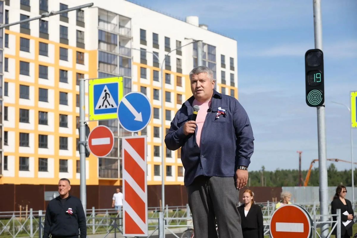 Александр Розбаум: Уважаемые Новгородцы!. . Сегодня в День города вместе с Губернатором области Александром Валентиновичем Дроновым и жителями Державинского района открыли движение по новому участку улицы Большая Московская Александр Розбаум: Уважаемые Новгородцы!. . Сегодня в День города вместе с Губернатором области Александром Валентиновичем Дроновым и жителями Державинского района открыли движение по новому участку улицы Большая Московская