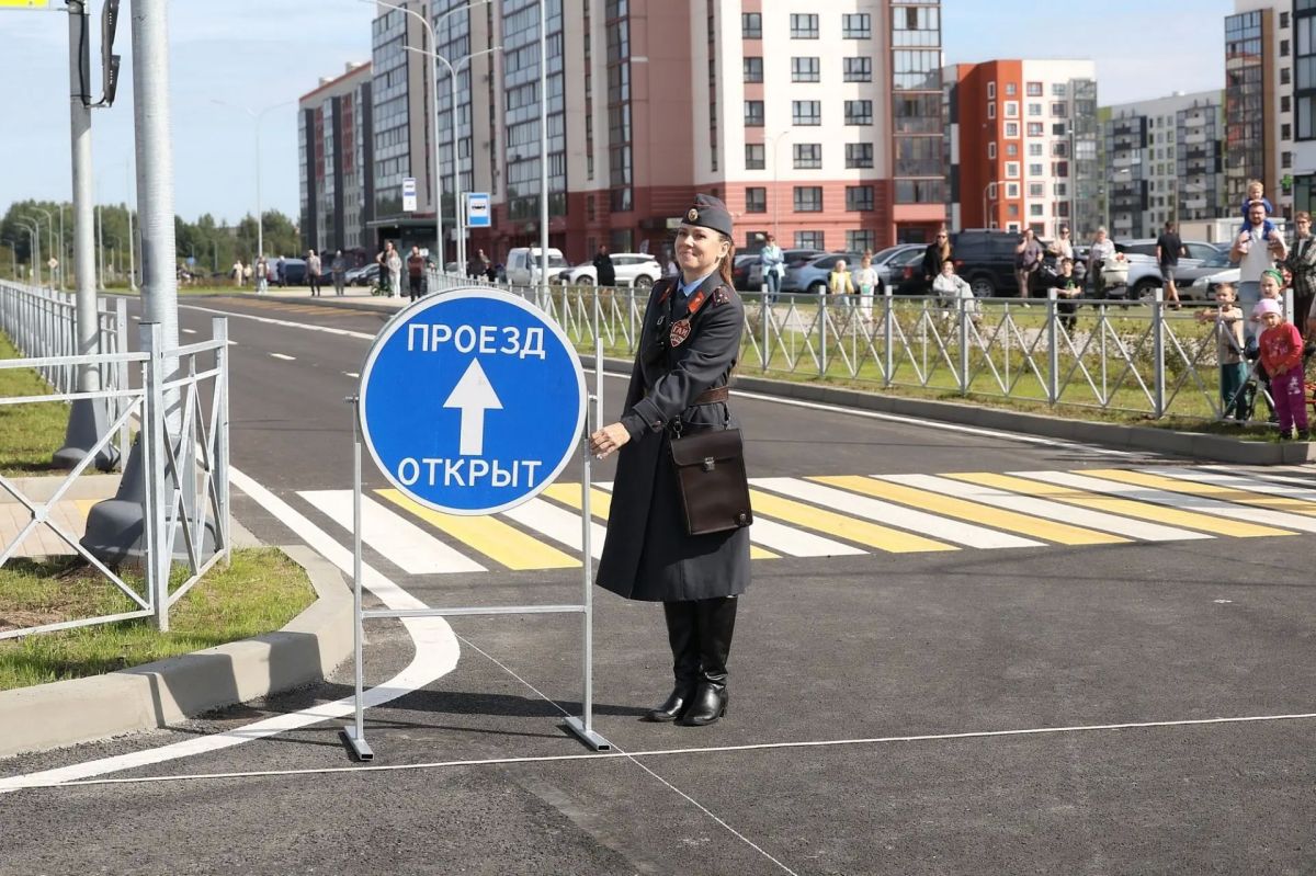Александр Розбаум: Уважаемые Новгородцы!. . Сегодня в День города вместе с Губернатором области Александром Валентиновичем Дроновым и жителями Державинского района открыли движение по новому участку улицы Большая Московская Александр Розбаум: Уважаемые Новгородцы!. . Сегодня в День города вместе с Губернатором области Александром Валентиновичем Дроновым и жителями Державинского района открыли движение по новому участку улицы Большая Московская