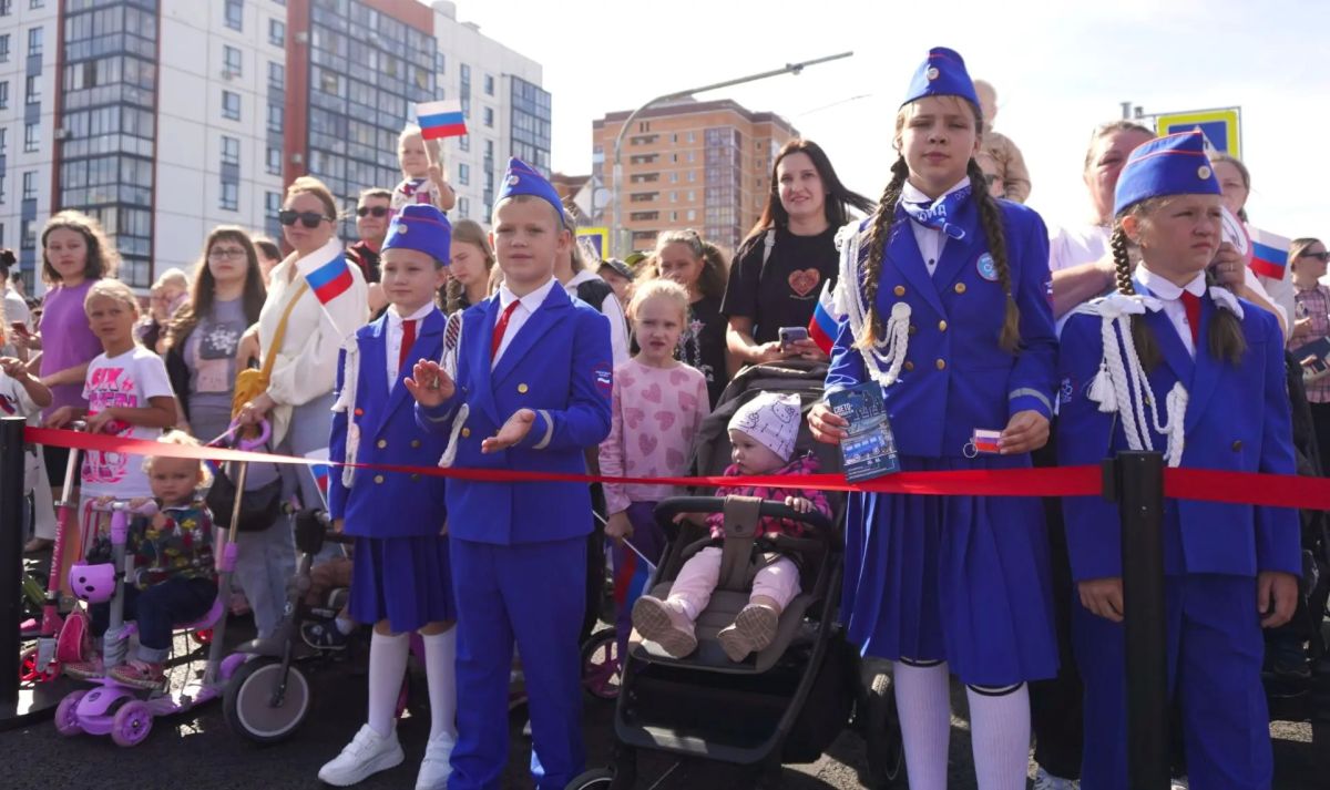 Александр Розбаум: Уважаемые Новгородцы!. . Сегодня в День города вместе с Губернатором области Александром Валентиновичем Дроновым и жителями Державинского района открыли движение по новому участку улицы Большая Московская Александр Розбаум: Уважаемые Новгородцы!. . Сегодня в День города вместе с Губернатором области Александром Валентиновичем Дроновым и жителями Державинского района открыли движение по новому участку улицы Большая Московская