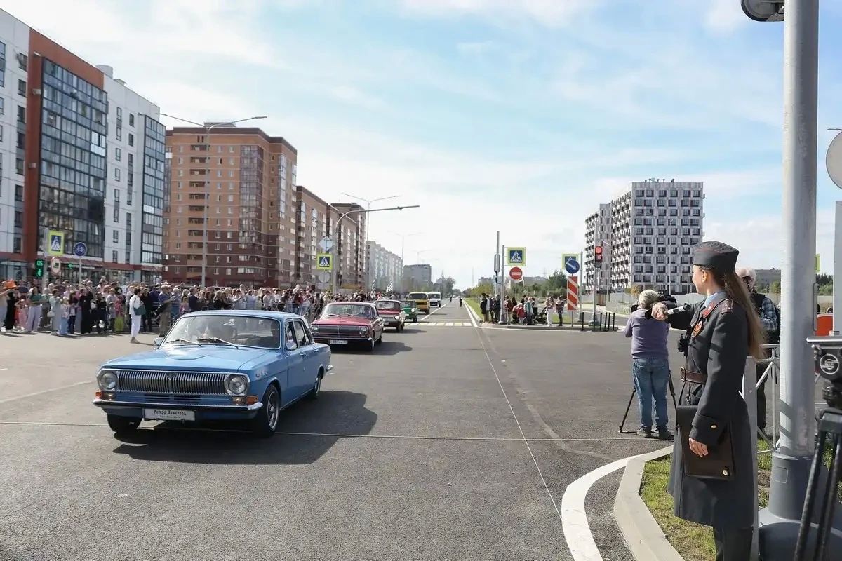 В Великом Новгороде открыли движение по новой дороге на Большой Московской улице В Великом Новгороде открыли движение по новой дороге на Большой Московской улице