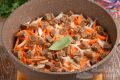 Секрет нежного мяса: простое блюдо с бархатным соусом
