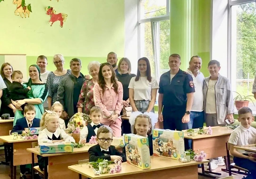 Новгородские полицейские приняли участие в акции «Помоги пойти учиться» Новгородские полицейские приняли участие в акции «Помоги пойти учиться»