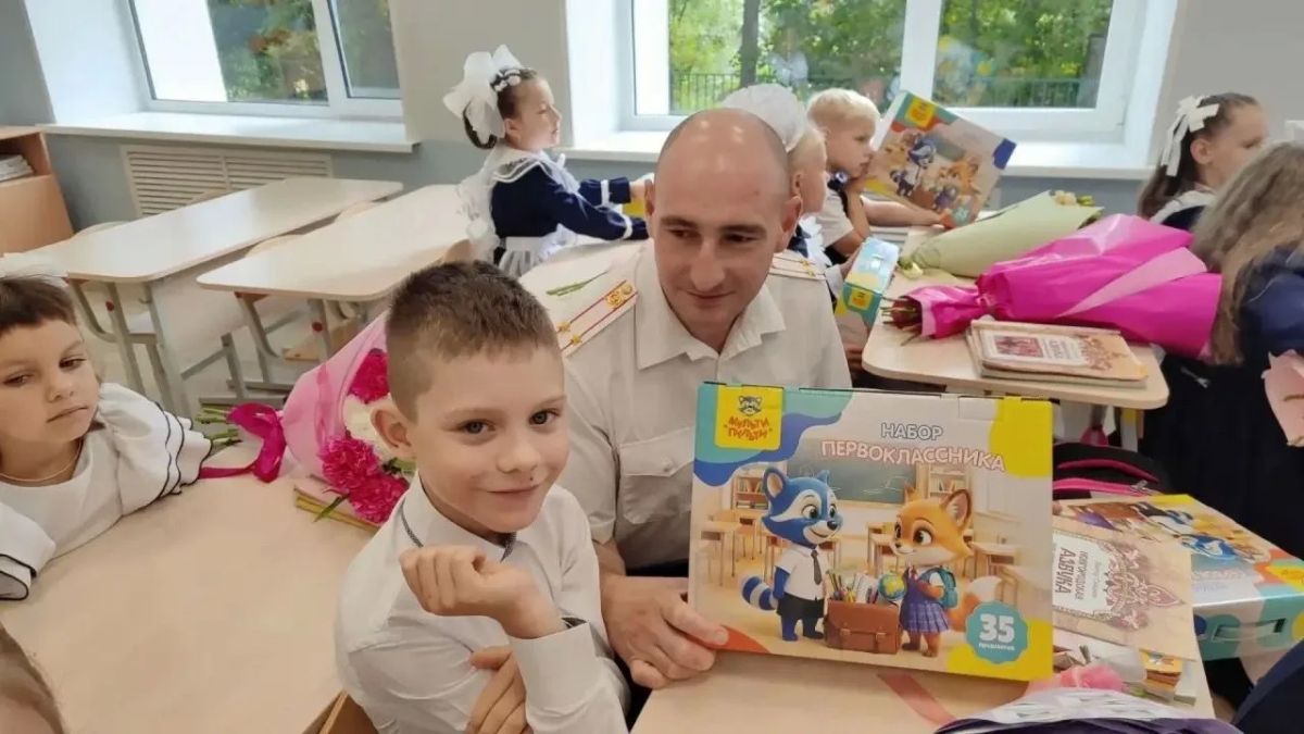 Новгородские полицейские приняли участие в акции «Помоги пойти учиться» Новгородские полицейские приняли участие в акции «Помоги пойти учиться»