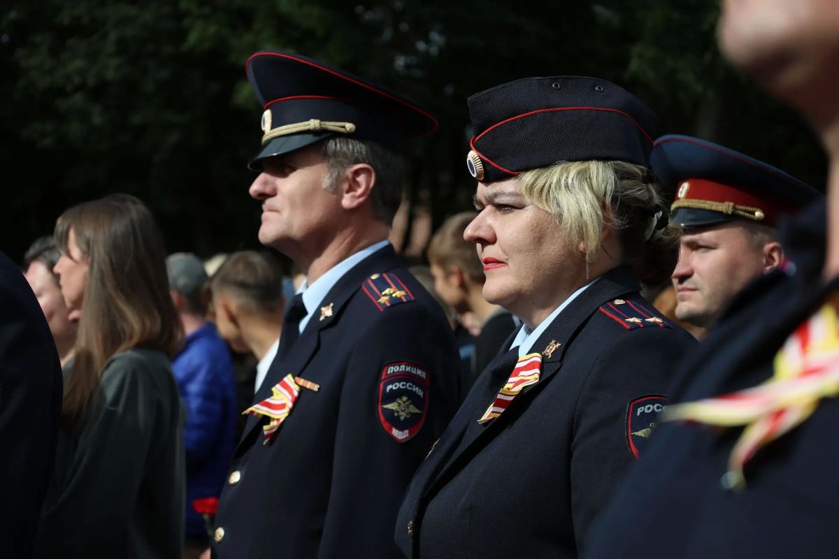 Руководство новгородской полиции почтило память погибших во Второй мировой войне Руководство новгородской полиции почтило память погибших во Второй мировой войне