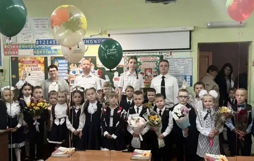 Новгородские полицейские приняли участие в акции «Помоги пойти учиться» Новгородские полицейские приняли участие в акции «Помоги пойти учиться»