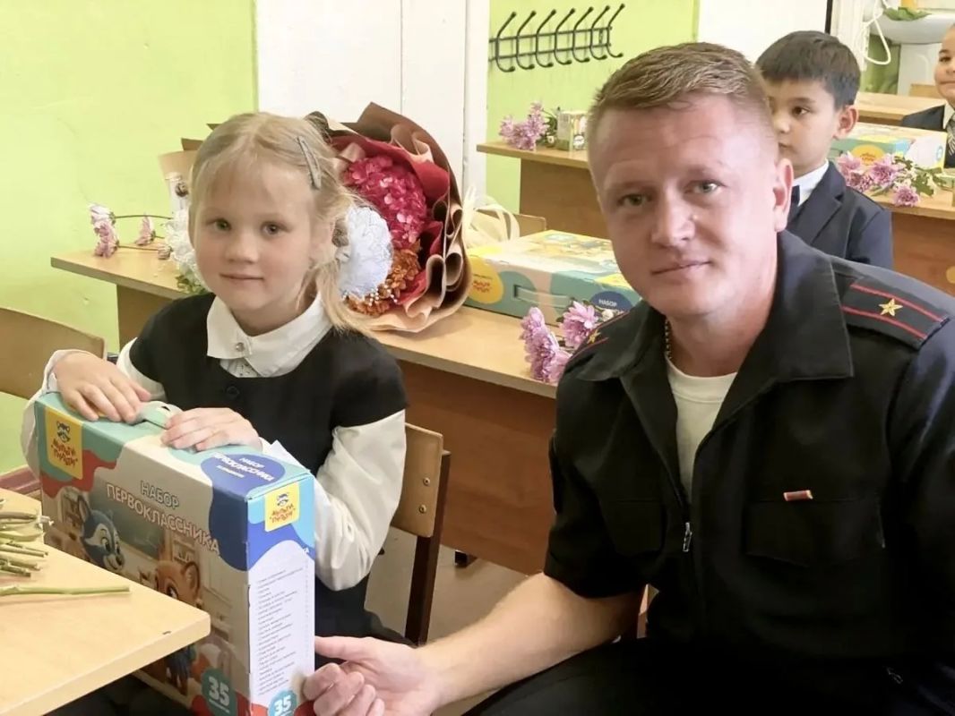 Новгородские полицейские приняли участие в акции «Помоги пойти учиться» Новгородские полицейские приняли участие в акции «Помоги пойти учиться»